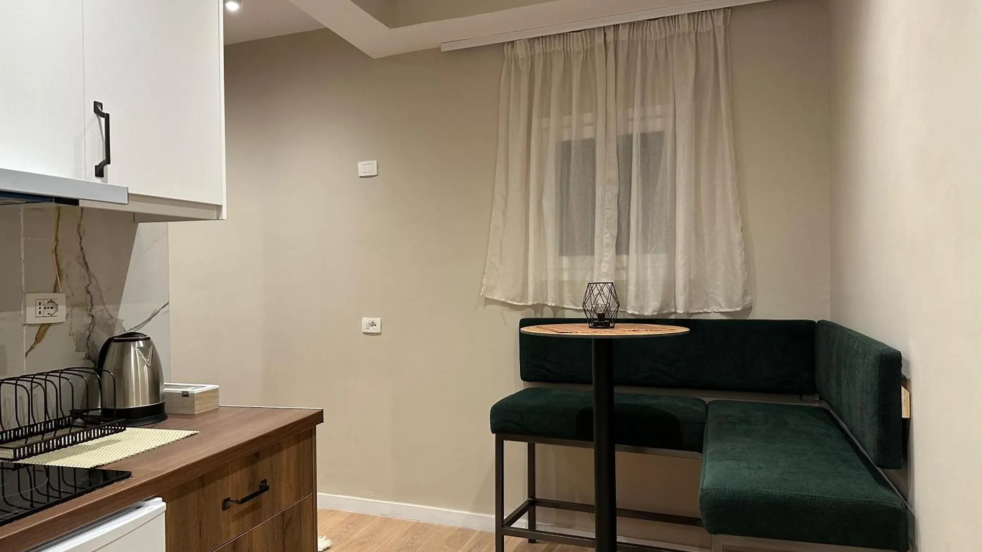 Meko Apartments Tiran 0*,